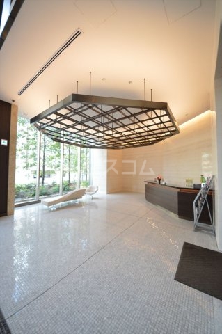 24/30 エントランス