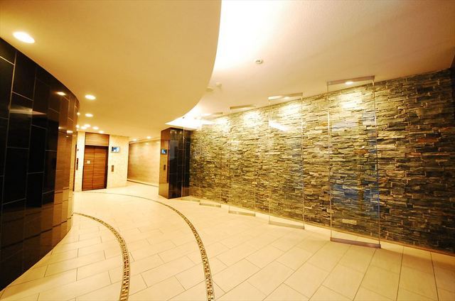 22/28 エントランス