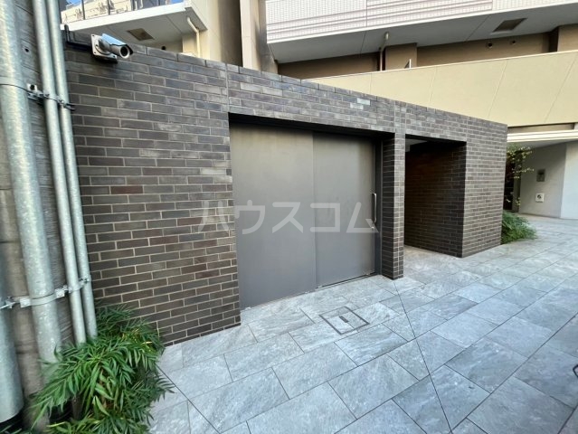 27/30 エントランス