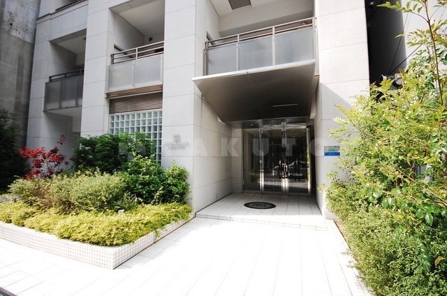 21/30 エントランス