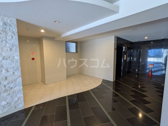 27/30 エントランス