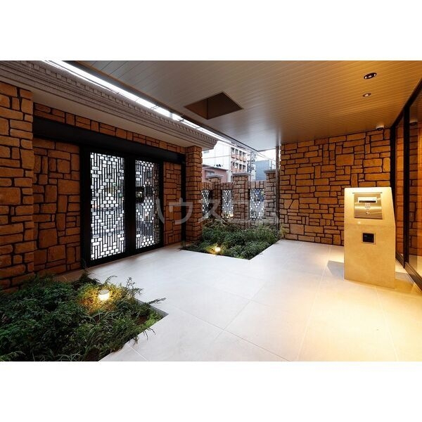 19/25 エントランス