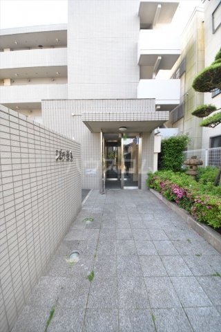 26/30 エントランス