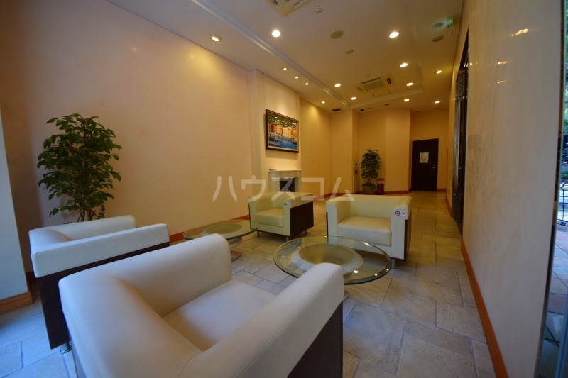 24/30 エントランス