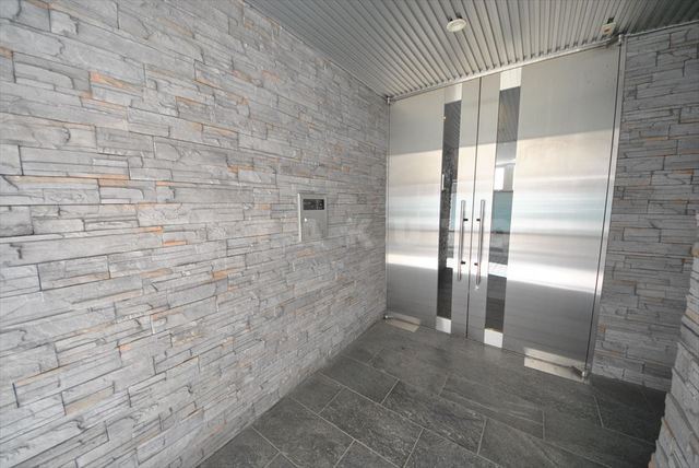 24/30 エントランス