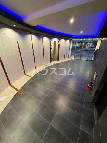 21/27 エントランス