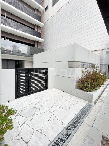 21/27 エントランス