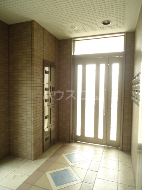 24/30 エントランス