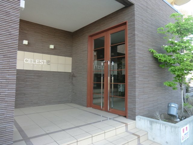 13/18 エントランス