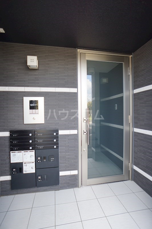 25/30 エントランス