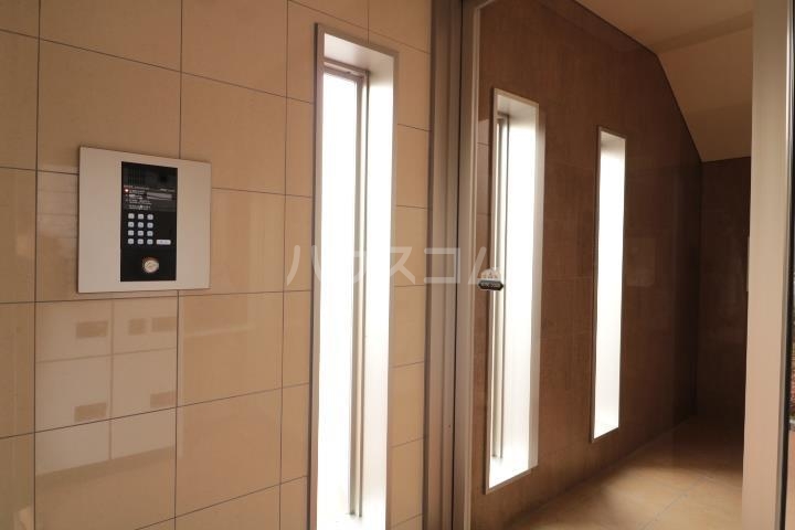 21/30 エントランス