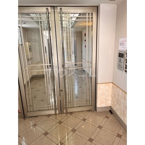 14/16 エントランス