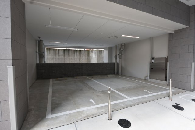 27/30 駐車場