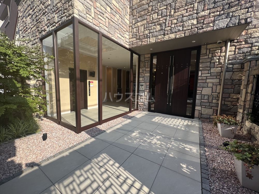 22/30 エントランス