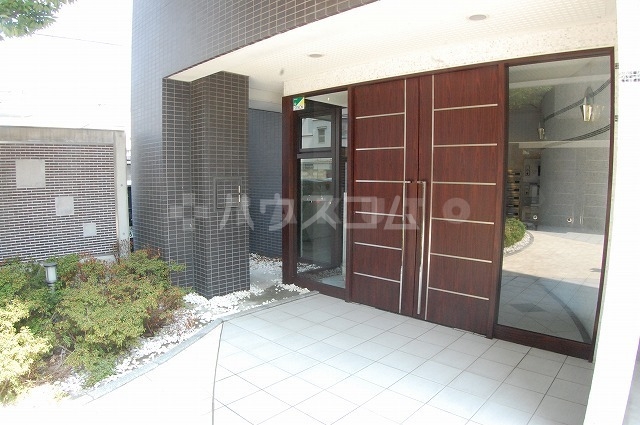 18/28 エントランス