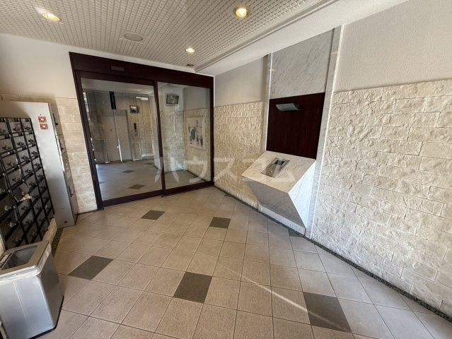 23/30 エントランス