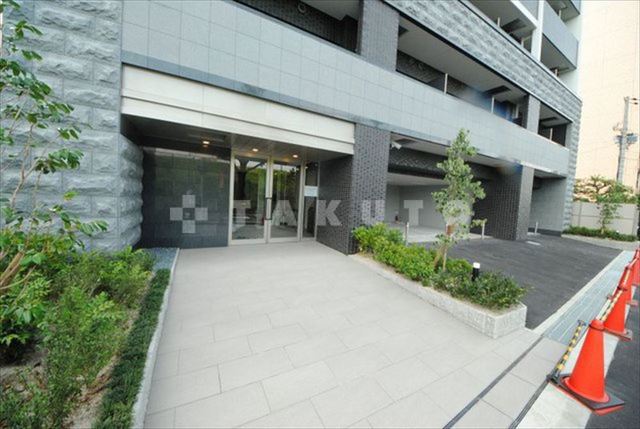 18/28 エントランス