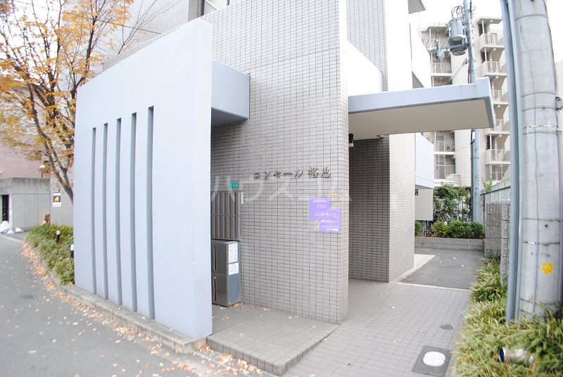 24/30 エントランス