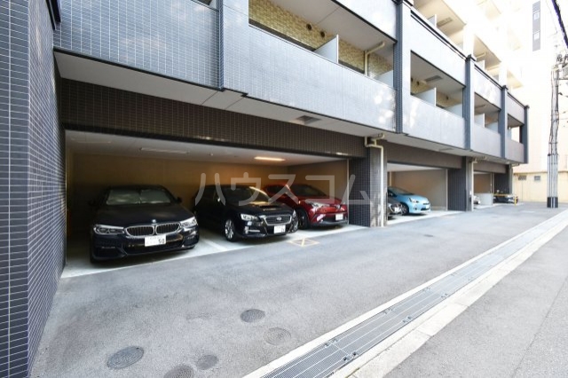 28/30 駐車場