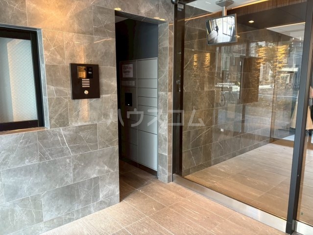 21/30 エントランス