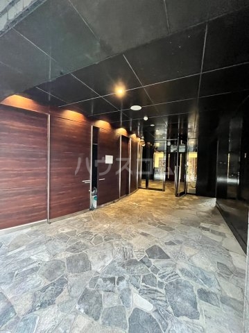 18/28 エントランス