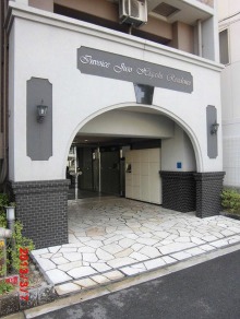 18/27 エントランス