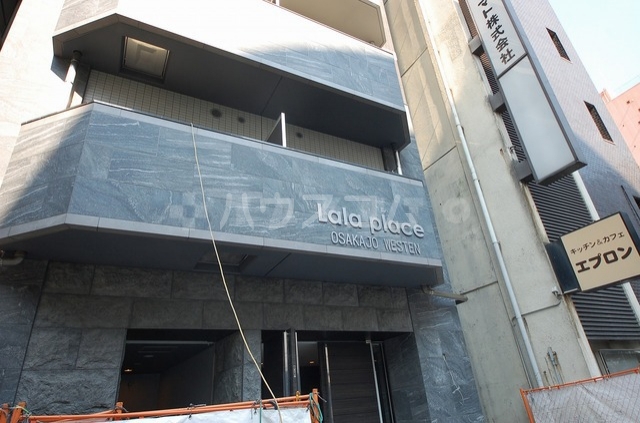 24/30 エントランス