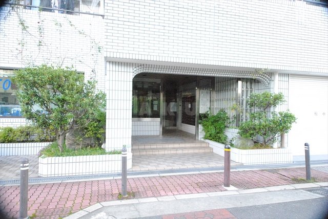 21/30 エントランス