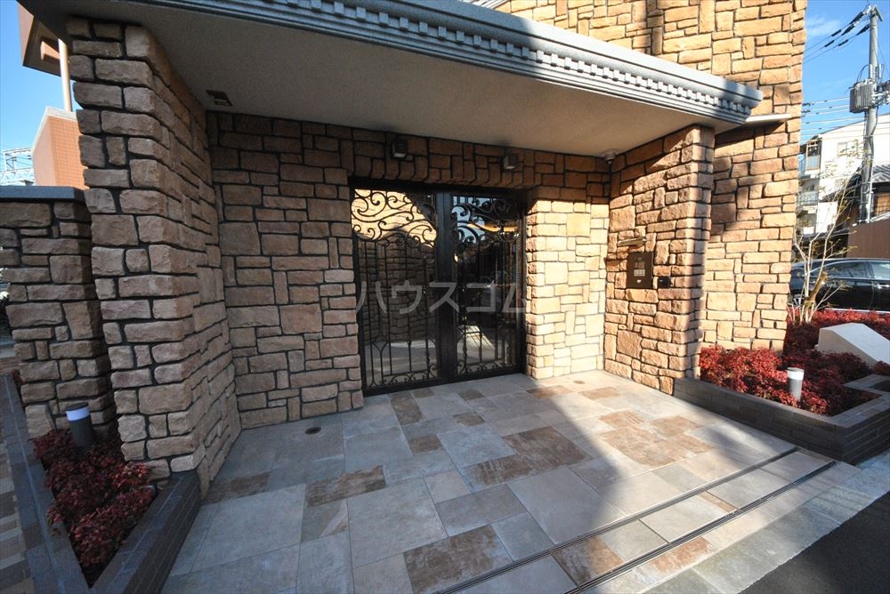 27/30 エントランス