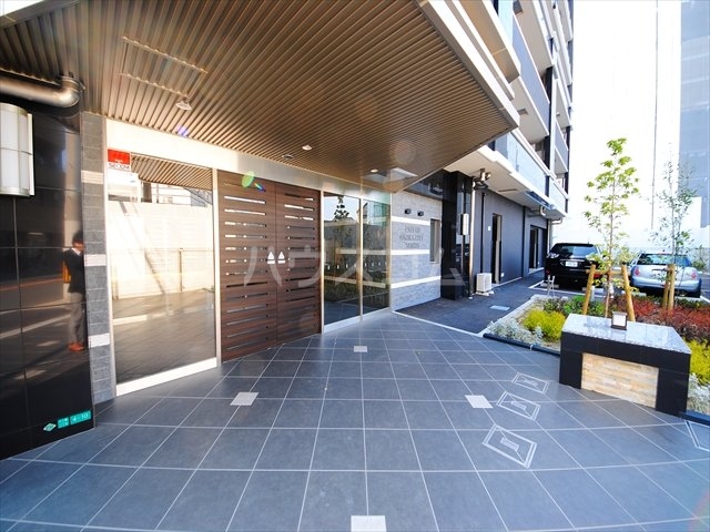 23/30 エントランス