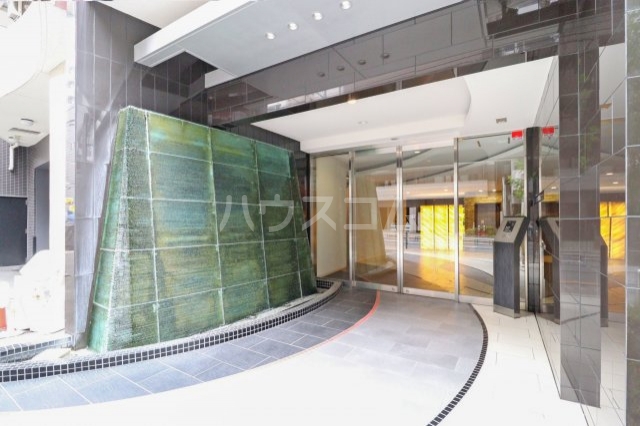 21/30 エントランス