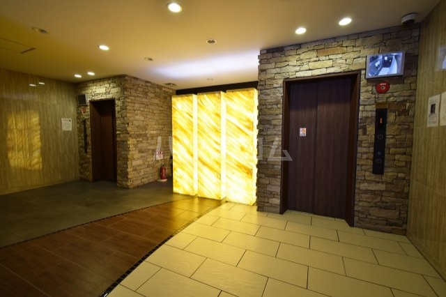 27/30 エントランス