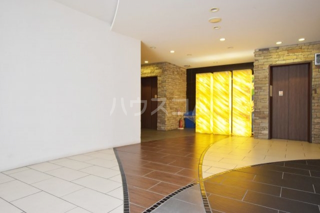 23/30 エントランス