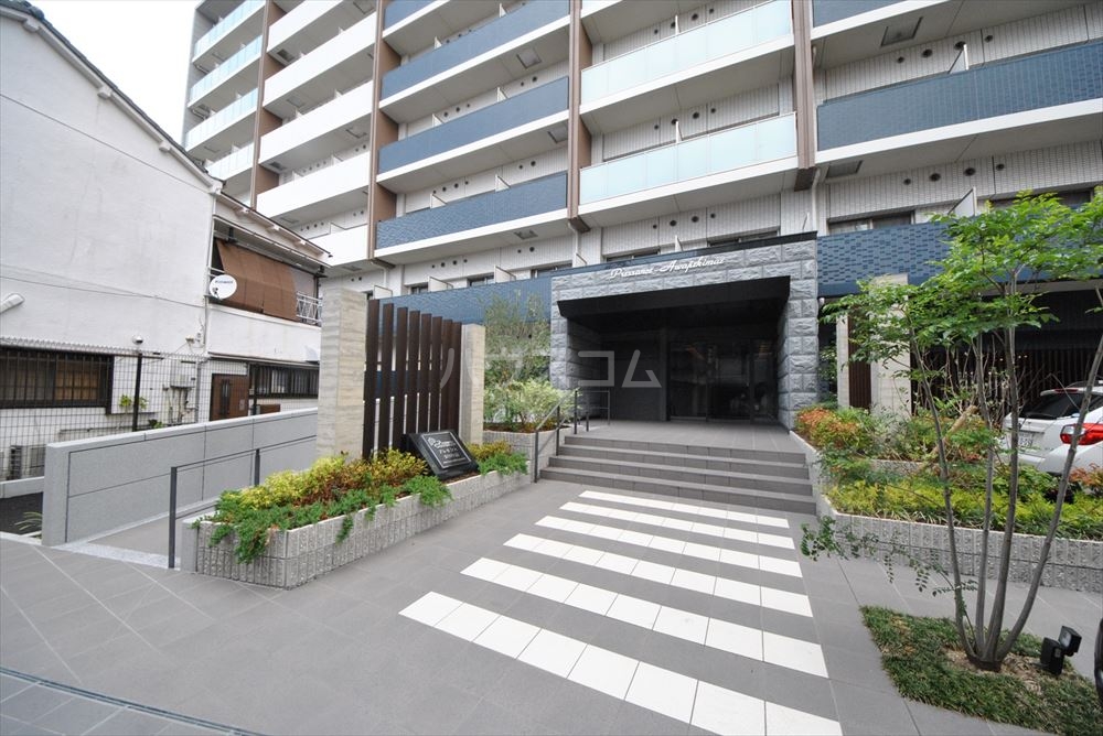 20/30 エントランス