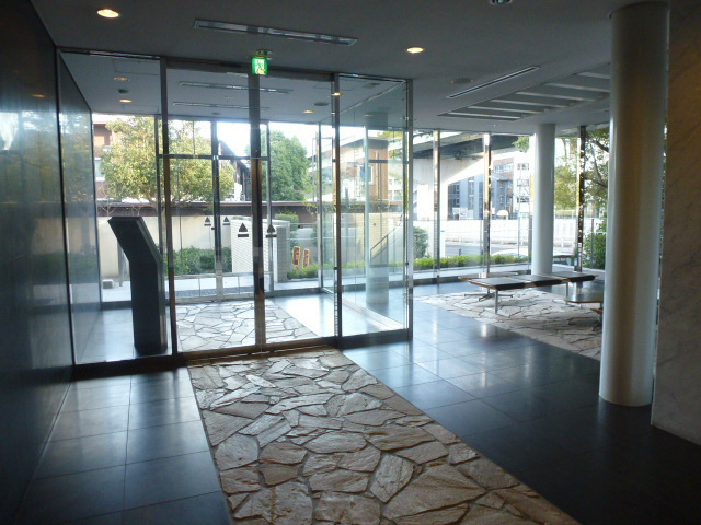 20/26 エントランス