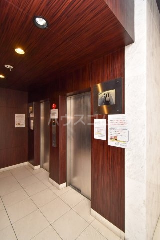 27/30 エントランス