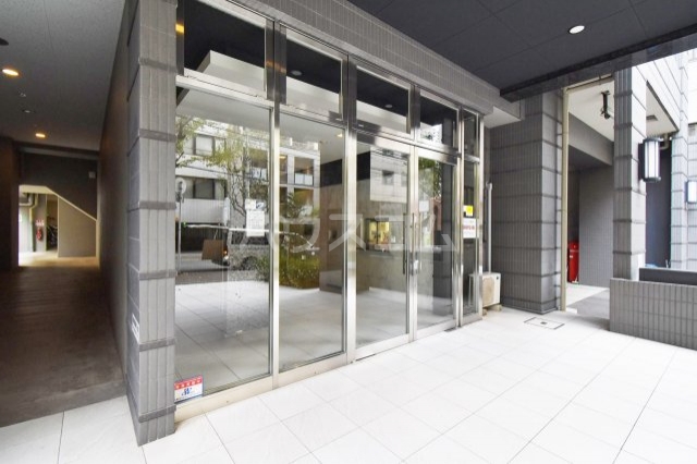 28/30 エントランス