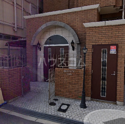 21/30 エントランス