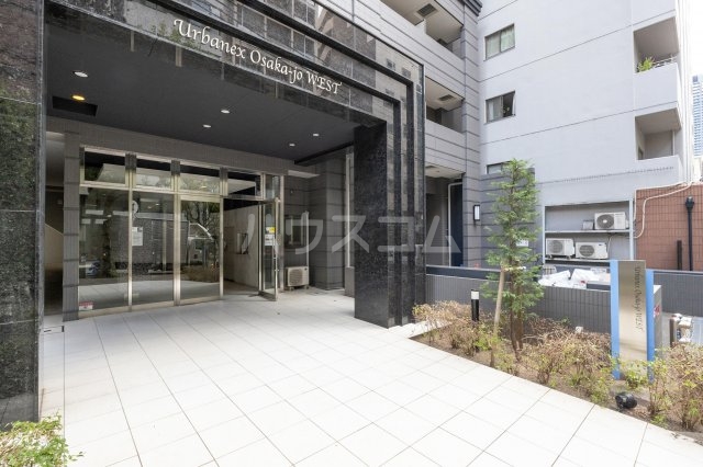 24/30 エントランス