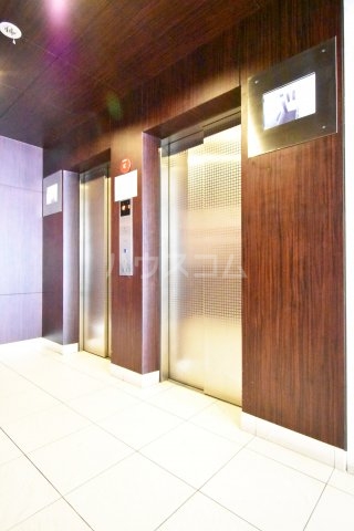 24/30 エントランス