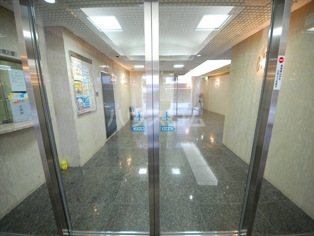 23/30 エントランス