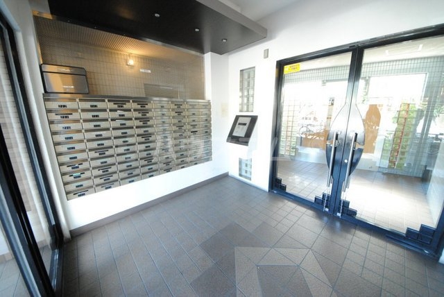 28/30 エントランス