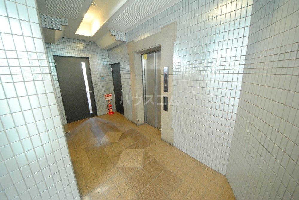 24/30 エントランス