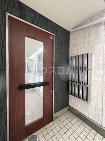 18/28 エントランス