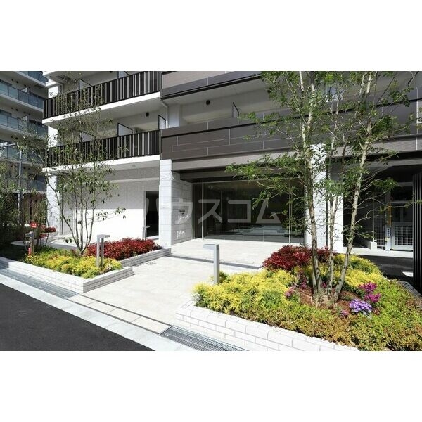 13/18 エントランス