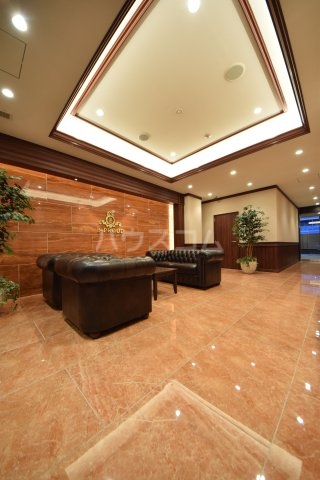 24/30 エントランス