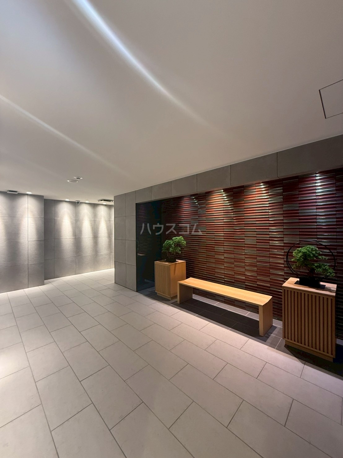 19/28 エントランス