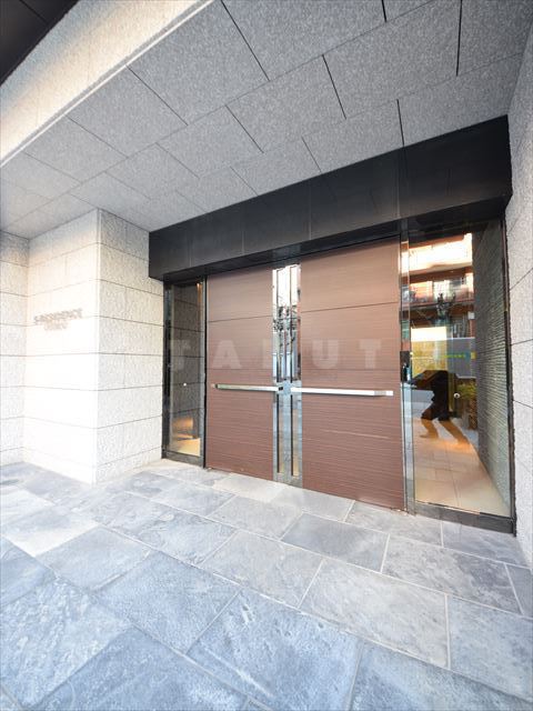 21/27 エントランス