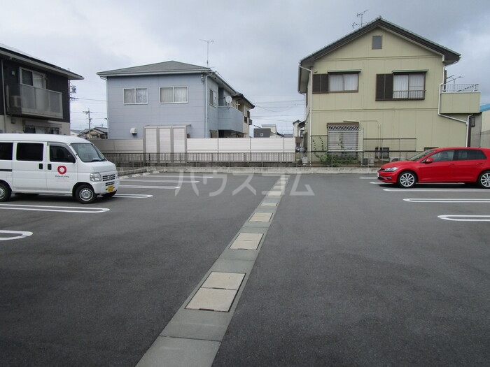 23/30 駐車場