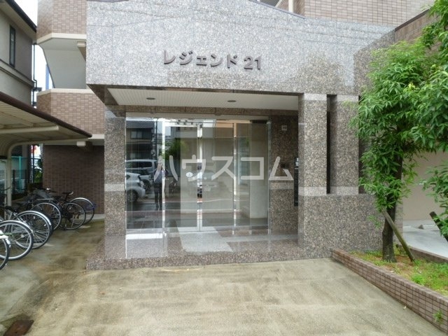 27/30 エントランス